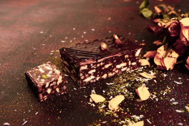 Masada lezzetli bir pasta var.