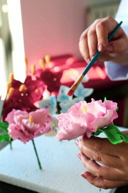 Masada lezzetli bir pasta var.