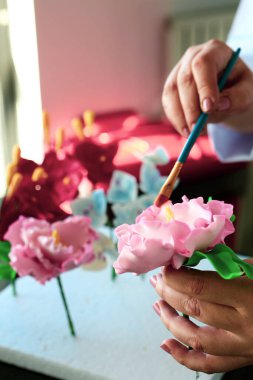 Masada lezzetli bir pasta var.