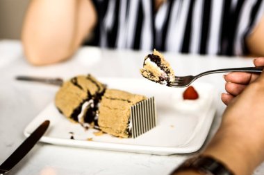 Masada lezzetli bir pasta var.