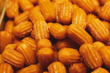 Geleneksel hindistancevizli tatlı baklavası. Ev yapımı fındıklı ve ballı baklava..