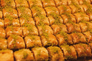 Geleneksel hindistancevizli tatlı baklavası. Ev yapımı fındıklı ve ballı baklava..
