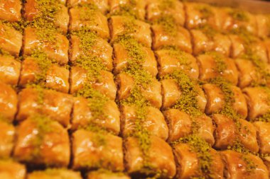 Geleneksel hindistancevizli tatlı baklavası. Ev yapımı fındıklı ve ballı baklava..