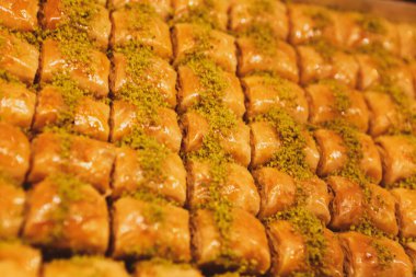 Geleneksel hindistancevizli tatlı baklavası. Ev yapımı fındıklı ve ballı baklava..