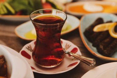 Masada bir fincan çay.