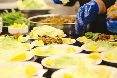 Türk yemeği, puro, turka bifteği veya chee kofta.