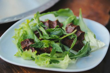 Türk yemeği, puro, turka bifteği veya chee kofta.