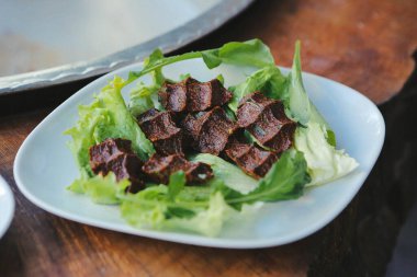 Türk yemeği, puro, turka bifteği veya chee kofta.