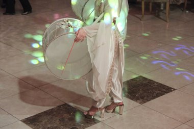 Davulcu, Türk davulcu sahnede 