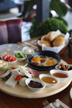 zengin ve leziz Türk Kahvaltı