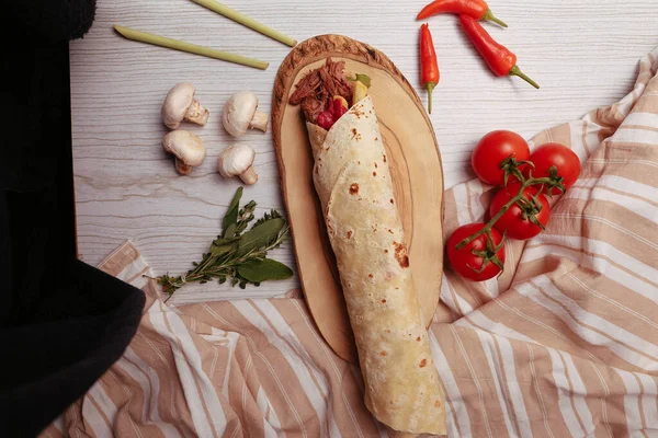 Вкусное Мясо Дурум Турецкий Кебап Сэндвич — стоковое фото
