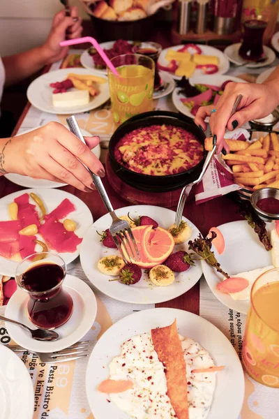 Reichhaltiges Und Köstliches Türkisches Frühstück — Stockfoto