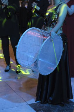 Davulcu, Türk davulcu sahnede 