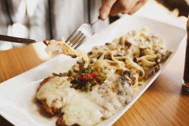 Lezzetli soslu lezzetli klasik İtalyan makarnası..