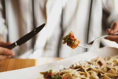 Lezzetli soslu lezzetli klasik İtalyan makarnası..