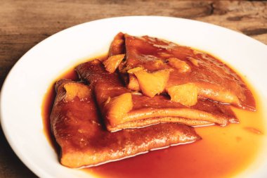 Yerel şeflerin pişirdiği ilginç yemekler.