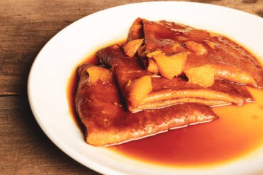 Yerel şeflerin pişirdiği ilginç yemekler.