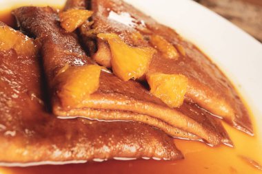 Yerel şeflerin pişirdiği ilginç yemekler.