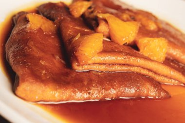 Yerel şeflerin pişirdiği ilginç yemekler.