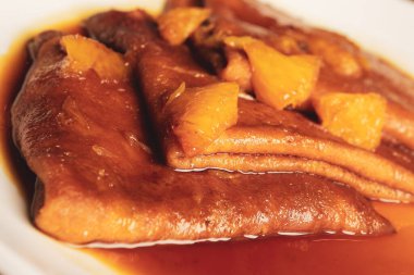 Yerel şeflerin pişirdiği ilginç yemekler.