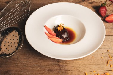 Yerel şeflerin pişirdiği ilginç yemekler.