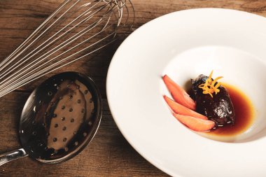 Yerel şeflerin pişirdiği ilginç yemekler.