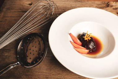 Yerel şeflerin pişirdiği ilginç yemekler.