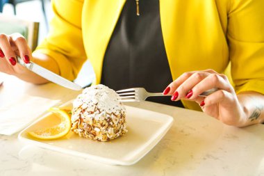 Masada lezzetli bir pasta var.