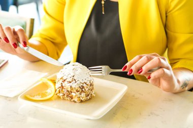 Masada lezzetli bir pasta var.