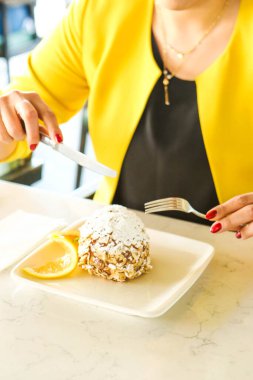 Masada lezzetli bir pasta var.