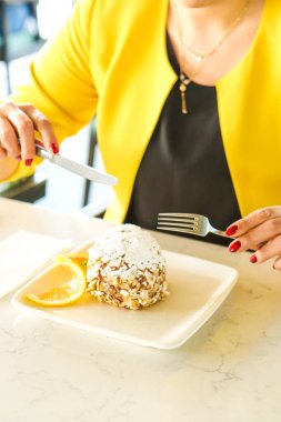 Masada lezzetli bir pasta var.