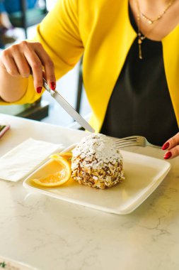 Masada lezzetli bir pasta var.
