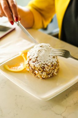 Masada lezzetli bir pasta var.