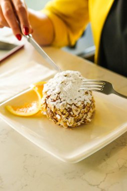 Masada lezzetli bir pasta var.