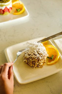 Masada lezzetli bir pasta var.