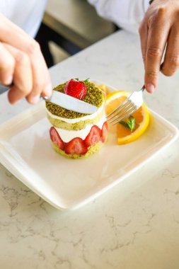 Masada lezzetli bir pasta var.