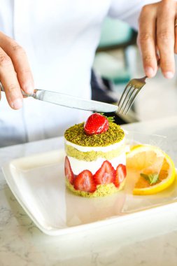 Masada lezzetli bir pasta var.