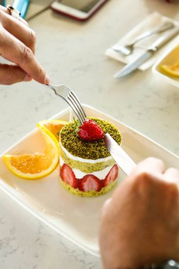 Masada lezzetli bir pasta var.