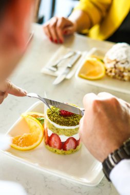 Masada lezzetli bir pasta var.