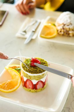 Masada lezzetli bir pasta var.