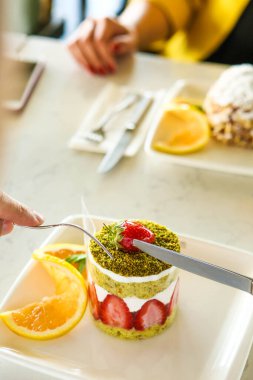 Masada lezzetli bir pasta var.