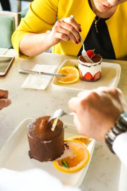 Masada lezzetli bir pasta var.