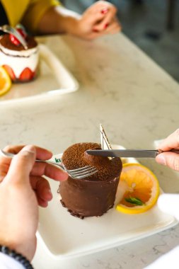 Masada lezzetli bir pasta var.