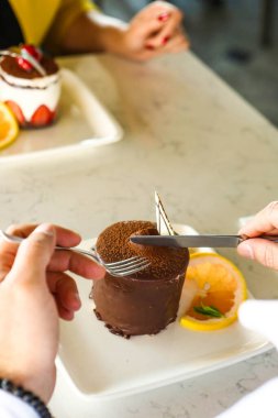 Masada lezzetli bir pasta var.