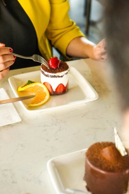 Masada lezzetli bir pasta var.