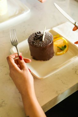 Masada lezzetli bir pasta var.