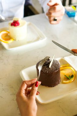 Masada lezzetli bir pasta var.