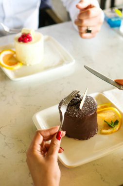 Masada lezzetli bir pasta var.