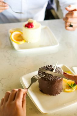 Masada lezzetli bir pasta var.