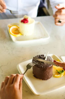 Masada lezzetli bir pasta var.